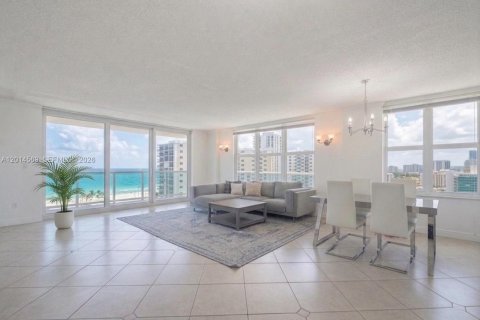 Condo à Hollywood, Floride, 2 chambres  № 2076520