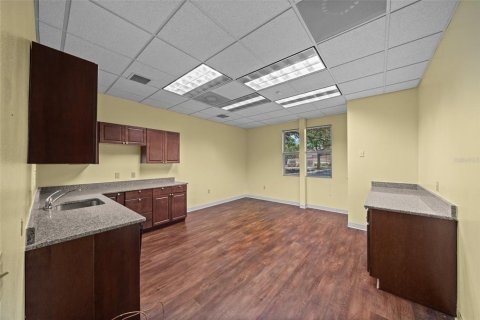 Propiedad comercial en alquiler en Saint Petersburg, Florida, 510.96 m2 № 1657317 - foto 14