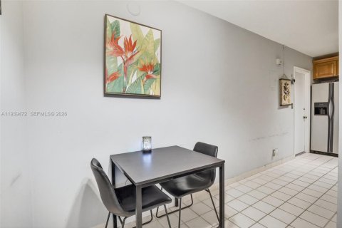 Купить кондоминиум в Уилтон-Мэнорс, Флорида 1 спальня, 69.68м2, № 1997447 - фото 12