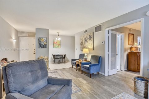 Купить кондоминиум в Уилтон-Мэнорс, Флорида 1 спальня, 69.68м2, № 1997447 - фото 5