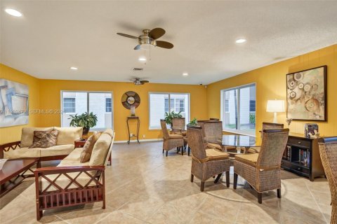 Купить кондоминиум в Уилтон-Мэнорс, Флорида 1 спальня, 69.68м2, № 1997447 - фото 30