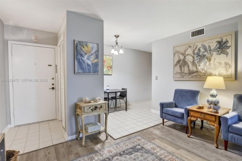 Купить кондоминиум в Уилтон-Мэнорс, Флорида 1 спальня, 69.68м2, № 1997447 - фото 3