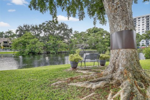 Купить кондоминиум в Уилтон-Мэнорс, Флорида 1 спальня, 69.68м2, № 1997447 - фото 24