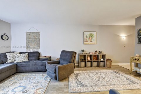 Купить кондоминиум в Уилтон-Мэнорс, Флорида 1 спальня, 69.68м2, № 1997447 - фото 9