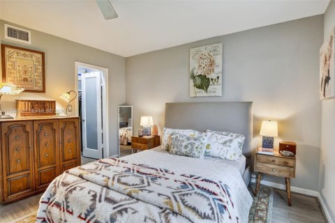 Купить кондоминиум в Уилтон-Мэнорс, Флорида 1 спальня, 69.68м2, № 1997447 - фото 15