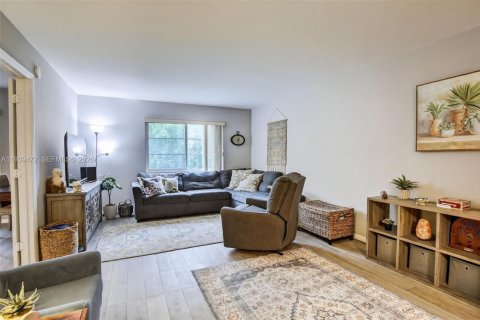 Купить кондоминиум в Уилтон-Мэнорс, Флорида 1 спальня, 69.68м2, № 1997447 - фото 7