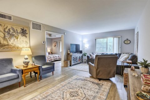 Кондоминиум с 1 спальней в Уилтон-Мэнорс, Флорида № 1997447