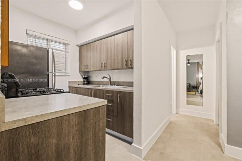 Copropriété à louer à Miami Beach, Floride: 37.16 m2 № 2407885 - photo 11