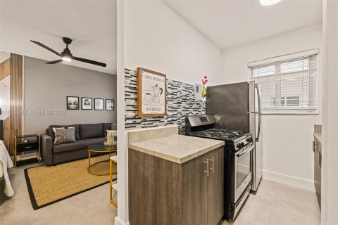 Copropriété à louer à Miami Beach, Floride: 37.16 m2 № 2407885 - photo 13