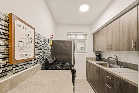 Copropriété à louer à Miami Beach, Floride: 37.16 m2 № 2407885 - photo 12