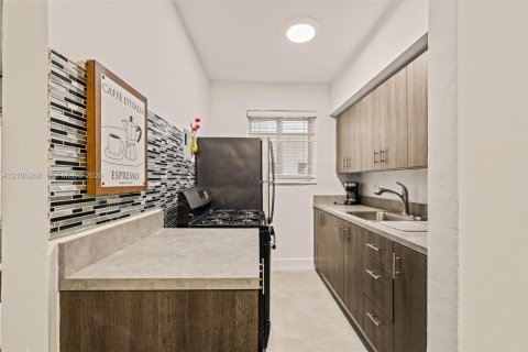 Copropriété à louer à Miami Beach, Floride: 37.16 m2 № 2407885 - photo 10
