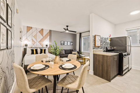 Studio à Condo à Miami Beach, Floride  № 2407885