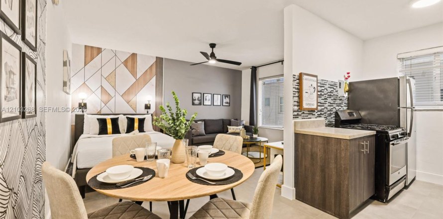 Studio à Condo à Miami Beach, Floride  № 2407885