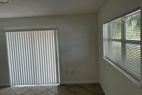 Villa ou maison à louer à St. Lucie, Floride: 3 chambres, 93.65 m2 № 2147108 - photo 7