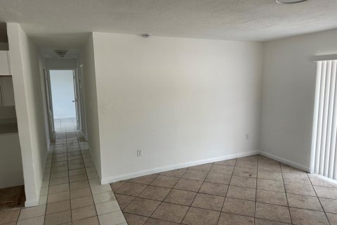 Villa ou maison à louer à St. Lucie, Floride: 3 chambres, 93.65 m2 № 2147108 - photo 10