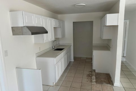 Villa ou maison à louer à St. Lucie, Floride: 3 chambres, 93.65 m2 № 2147108 - photo 16