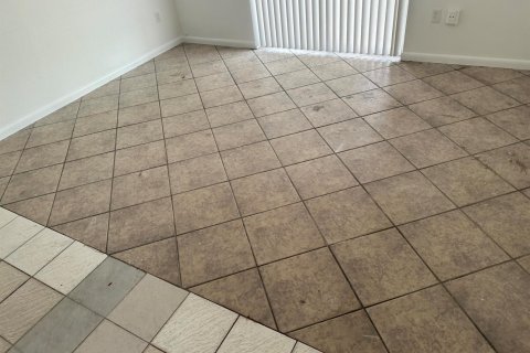 Villa ou maison à louer à St. Lucie, Floride: 3 chambres, 93.65 m2 № 2147108 - photo 12