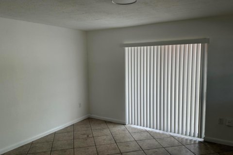 Villa ou maison à louer à St. Lucie, Floride: 3 chambres, 93.65 m2 № 2147108 - photo 8