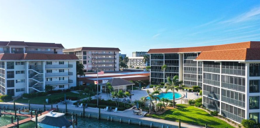 Condo à Naples, Floride, 2 chambres  № 2297146
