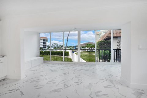Copropriété à vendre à Naples, Floride: 2 chambres, 133.13 m2 № 2297146 - photo 11