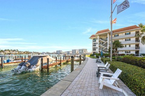 Copropriété à vendre à Naples, Floride: 2 chambres, 133.13 m2 № 2297146 - photo 2