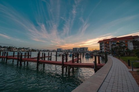 Copropriété à vendre à Naples, Floride: 2 chambres, 133.13 m2 № 2297146 - photo 4