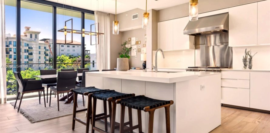 Кондоминиум с 3 спальнями в Майами, Флорида № 1994651