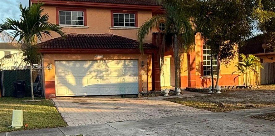 Villa ou maison à Miami, Floride 4 chambres, 235.51 m2 № 2055377