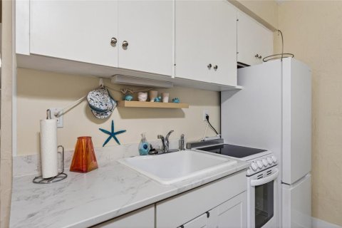 Condo in Venice, Florida, 1 bedroom № 2226589 - photo 11