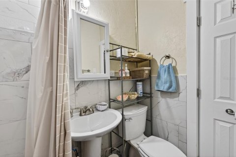 Condo in Venice, Florida, 1 bedroom № 2226589 - photo 16