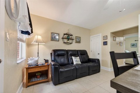 Condo in Venice, Florida, 1 bedroom № 2226589 - photo 8