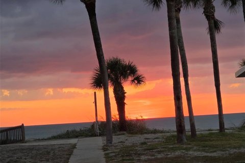Condo in Venice, Florida, 1 bedroom № 2226589 - photo 2
