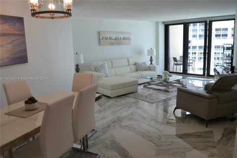 Condo in Marco Island, Florida, 2 bedrooms  № 1240548 - photo 8