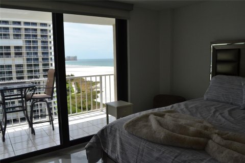 Condo in Marco Island, Florida, 2 bedrooms  № 1240548 - photo 29