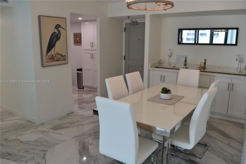 Condo in Marco Island, Florida, 2 bedrooms  № 1240548 - photo 5