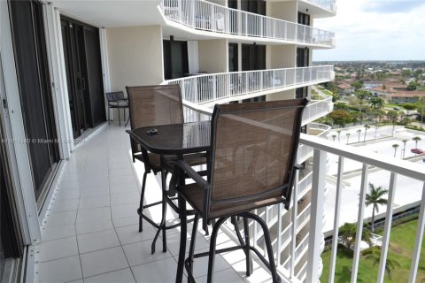 Condo in Marco Island, Florida, 2 bedrooms  № 1240548 - photo 21