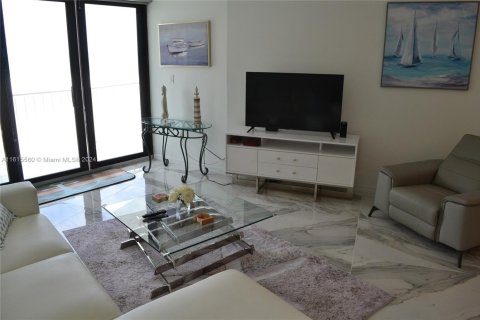 Condo in Marco Island, Florida, 2 bedrooms  № 1240548 - photo 12