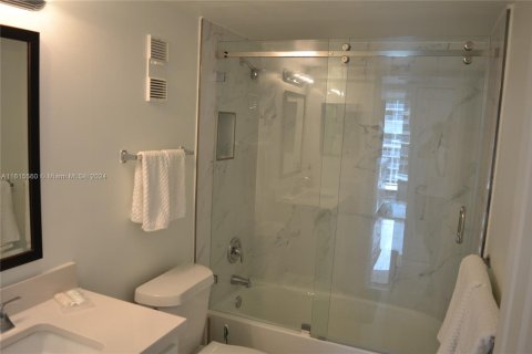 Condo in Marco Island, Florida, 2 bedrooms  № 1240548 - photo 24