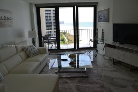 Condo in Marco Island, Florida, 2 bedrooms  № 1240548 - photo 10