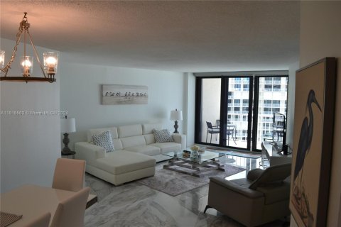 Condo in Marco Island, Florida, 2 bedrooms  № 1240548 - photo 9