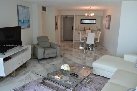 Condo in Marco Island, Florida, 2 bedrooms  № 1240548 - photo 14