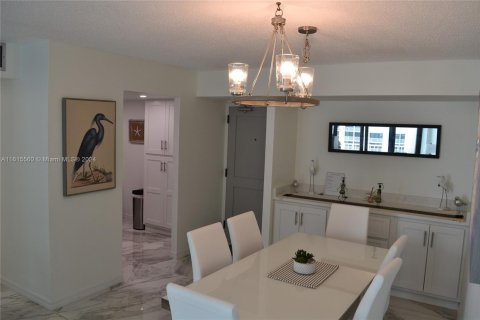 Condo in Marco Island, Florida, 2 bedrooms  № 1240548 - photo 6