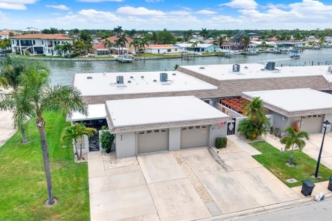 Casa en Saint Petersburg, Florida 2 dormitorios, 153.29 m2 № 2215817