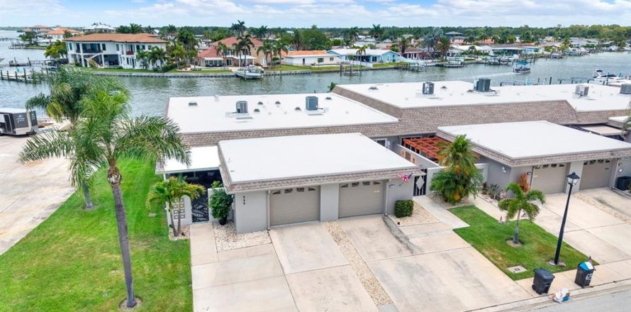 Casa en Saint Petersburg, Florida 2 dormitorios, 153.29 m2 № 2215817