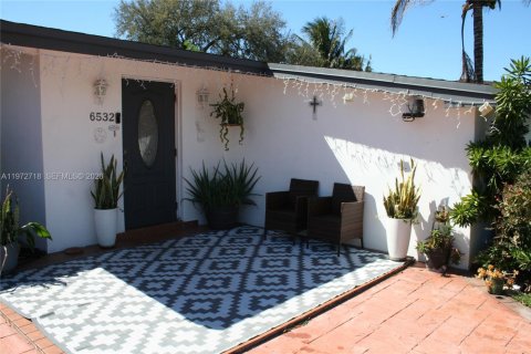 Купить виллу или дом в Холливуд, Флорида 4 спальни, 155.52м2, № 2033045 - фото 2