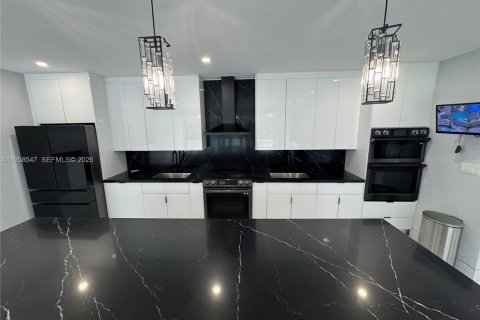 Casa en alquiler en North Miami Beach, Florida, 4 dormitorios, 214.98 m2 № 2020828 - foto 4
