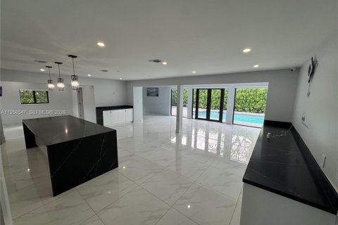 Casa en alquiler en North Miami Beach, Florida, 4 dormitorios, 214.98 m2 № 2020828 - foto 10