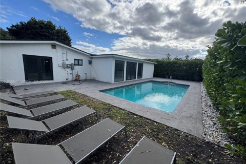Casa en alquiler en North Miami Beach, Florida, 4 dormitorios, 214.98 m2 № 2020828 - foto 7
