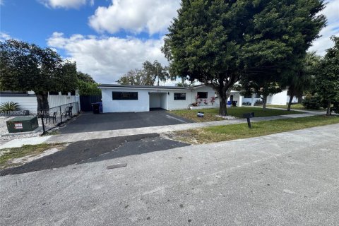 Casa en alquiler en North Miami Beach, Florida, 4 dormitorios, 214.98 m2 № 2020828 - foto 22