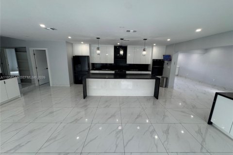 Casa en alquiler en North Miami Beach, Florida, 4 dormitorios, 214.98 m2 № 2020828 - foto 13